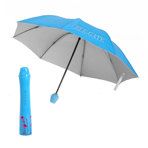 Ombrello Pieghevole da Viaggio con Nylon 190T e 8 Stecche, Manico a Forma di Fiore e Custodia in Plastica, Design a Tre Pieghe - Product Image 4