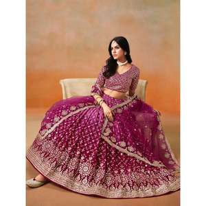Lehenga Choli de Lujo para Novia, con Lentejuelas Zari y Pedrería, Prenda India Premium para Bodas, Bordado Natural, Ecológico - Product Image 2