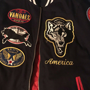เสื้อแจ็คเก็ตทีมเบสบอลโรงเรียนมัธยมปลายแบบสั่งทำพิเศษ  รุ่น Varsity Letterman  สไตล์สตรีทแฟชั่น  เป็นมิตรกับสิ่งแวดล้อม  แบบสองด้านใส่ได้  สำหรับฤดูหนาว  ปรับแต่งได้ - Product Image 3