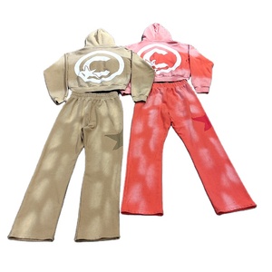 Conjunto de Chándal Personalizado de Fábrica con Pedrería: Sudadera con Capucha y Pantalones Acampanados Estilo Urbano - Product Image 1