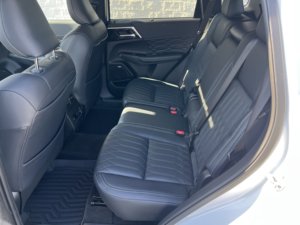 Limpio seminuevo 2025 Mitsubish-i Outlande-r SEL - Product Image 4