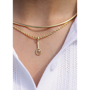 Colgante de diamante con forma de raqueta de tenis, un accesorio lujoso para personas preocupadas por la moda. - Product Image 4