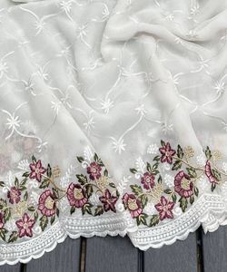 Magnifique saree Banarasi avec broderie de diamants et détails de perles pour mariage et réception - Product Image 5