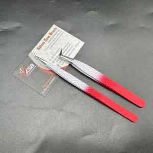 Pinzas navideñas Colección Pinzas para pestañas rojas y blancas Pinzas de extensión de pestañas con logotipo privado de acero sostenible - Product Image 1