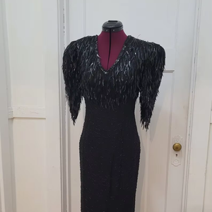 Robe de soirée élégante pleine longueur pour dames Broderie de perles perlées respirantes en maille poly Caractéristique antistatique pour les événements cocktail - Product Image 1