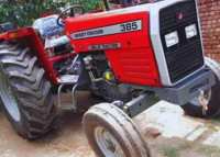 Excel en la gestión de la granja con el tractor Massey Ferguson MF 385 con potencia y precisión de 85HP para un rendimiento superior