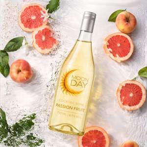 Vino de Cóctel Frizzante MoonDay con Fruta de la Pasión, 6.5% ABV, Vino de Cóctel Español, 750ml - Product Image 2