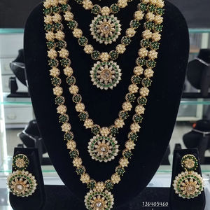 ENSEMBLE DE BIJOUX INDIENS TRADITIONNELS ET À LA MODE EN CUIVRE ENSEMBLE DE BIJOUX DE MARIAGE POUR FEMMES BOUCLES D'OREILLES ET COLLIER - Product Image 1