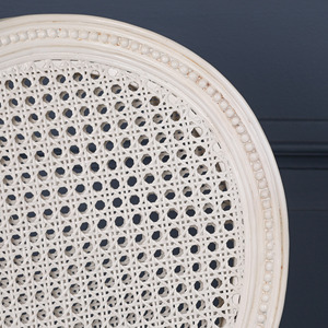 เก้าอี้รับประทานอาหาร Chateau Rattan โครงไม้เนื้อแข็งคุณภาพสูง สีขาว สำหรับใช้ภายในอาคาร - Product Image 4