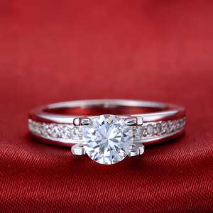 Anillo de diamante de corte brillante redondo de lujo de calidad de exportación Diseño solitario clásico en oro de plata de 14K disponible al mejor precio - Product Image 1