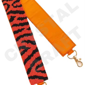 Tigre naranja y negro, correas de bolsa de cuentas de semillas de oro blanco personalizadas, accesorio de moda 'Hook Em Horns', correa de monedero con cuentas - Product Image 1