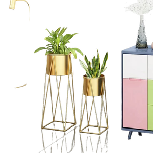 Jardinières à fleurs avec logo personnalisé Finition colorée Design Décor d'intérieur Jardinière de sol Design pour salon Pots de fleurs en métal - Product Image 5