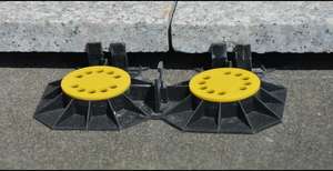 เรโนพลาสต์ ®   แผ่นรองพื้นระเบียง SMART Terrace Pads, ขายึดพลาสติกปรับระดับได้อเนกประสงค์สำหรับพื้นยก, ระเบียง, ลานบ้าน, ฐานรองยกพื้น - Product Image 4