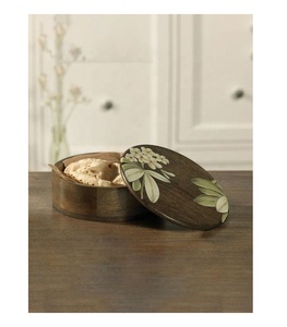 กล่องใส่ขนมปังไม้ทำมือพร้อมฝาปิดและที่คีบ ภาชนะเก็บโรตีคุณภาพพรีเมียมสำหรับห้องครัว ห้องรับประทานอาหาร และการเสิร์ฟ - Product Image 4