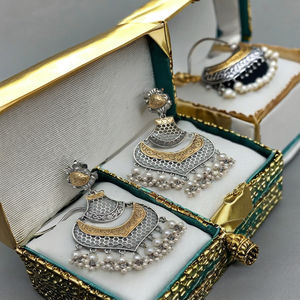 Boucles d'oreilles oxydées Heeya artisanales traditionnelles bijoux de déclaration de finition Antique moderne pour les femmes vêtements ethniques bijoux de mode - Product Image 4