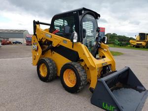 Chargeur compact Cat 242D3 d'occasion Chargeur frontal Chargeur rétrocaveuse Moteur à charge nominale de 9 tonnes - Product Image 2