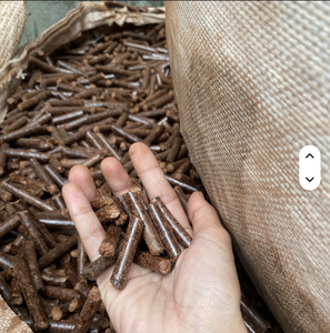Granulés de bois de qualité supérieure, granulés de bois de qualité à vendre. Granulés de bois de pin et de hêtre en sacs de 15 kg vendus à prix avantageux - Product Image 2
