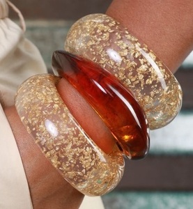 Ensemble de bracelets en résine de luxe pour femmes, surface lisse et polie, bijoux ethniques modernes tendance, imperméables, couleurs personnalisées - Product Image 3