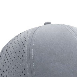 Gorra deportiva snapback perforada de poliéster transpirable de secado rápido, con diseño y logotipo personalizados de alta calidad, hecha en Pakistán. - Product Image 5