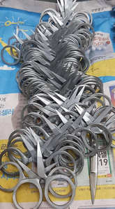 กรรไกรเย็บปักถักร้อยสแตนเลสขนาดเล็กคุณภาพดีที่สุด 2.5 นิ้วพร้อมห่วงนิ้วใหญ่เครื่องมือความงาม - Product Image 4