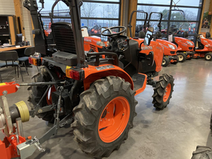 Venta al por Mayor de Mini Tractor Kubota B2-231 HDW 4x4 de 23 HP, Tractor Utilitario Agrícola Diésel de 3 Cilindros - Product Image 3
