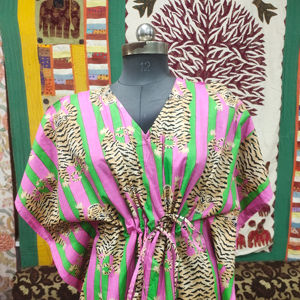 Tunique caftan élégante en coton indien pour femmes, tenue d'été avec imprimé animal, tenue légère et confortable, grande taille disponible - Product Image 1