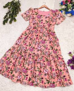 Hermoso vestido Maxi especial de verano con un estampado floral - Product Image 1