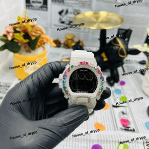 นาฬิกาดิจิตอลเงินประดับเพชรโมอิสซาไนต์ VVS พร้อมกรอบประดับหินหลากสี ดีไซน์ทันสมัยสำหรับทุกเพศ - Product Image 1