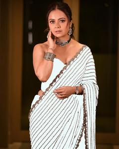 Fabricant de blouses en satin pré-cousues Saree Set Unique Indian Pakistanais OEM Kurta Wedding Party Occasion Sequin Brodé - Product Image 4