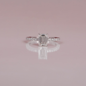 แหวนหมั้นเพชรที่โตขึ้นรูปสีเขียวมรกตหรูหรา18Kt แหวนหมั้นชุบทองแบบทันสมัยได้รับการรับรองจากร้าน IGI - Product Image 3