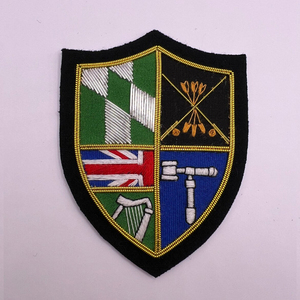 Insigne de logo en tissu personnalisé écussons brodés cousus sur des patchs de broderie avec bordure en tissu sergé adhésif Merrow - Product Image 5