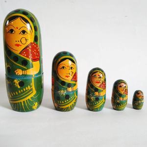 Ensemble de poupées gigognes en bois peintes à la main de 5 poupées matriochka décoratives de style russe pour la collection de décoration intérieure et l'utilisation de cadeaux - Product Image 6