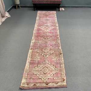 Tapis turc Herki 2,5x11,3 pi (77x344 cm), tapis persan vintage rose - Product Image 1