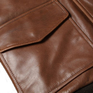 Chaqueta Bomber de Cuero Genuino Marrón para Hombre, Estilo Clásico de Piloto Vintage con Cremallera Frontal, Puños Acanalados y Dos Bolsillos con Solapa - Product Image 6