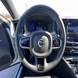 Alerte Offre Exceptionnelle! Superbe Volvo XC-60 hybride léger 2022 d'occasion, 295 ch, transmission intégrale, automatique, blanc cristal, véhicule de luxe - Product Image 4
