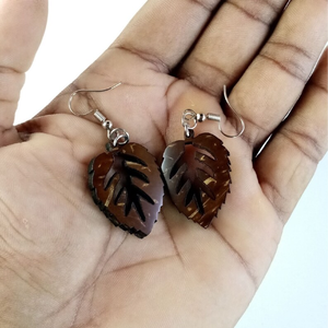 ต่างหูธรรมชาติกะลามะพร้าวเป็นเอกลักษณ์เครื่องประดับแฮนด์เมดของขวัญสำหรับผู้หญิงจากเวียดนาม - Product Image 2