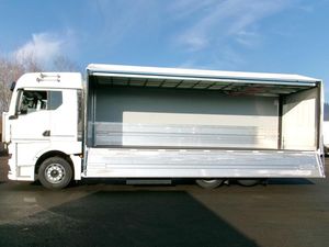 Camión Diésel M-AN 26.480 TGX 6x4 con Plataforma Lateral Abatible, Eje Direccional, Euro 6, 350 kW (476 Hp), Transmisión Automática - Product Image 3