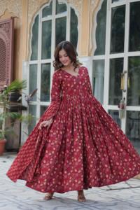 Vestido Anarkali de red suave de la mejor calidad con bordes de cuentas y Dupatta fluido para reuniones espirituales y visitas al templo a la venta - Product Image 4