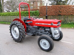 รถแทรกเตอร์ Massey Ferguson 135 ขับเคลื่อน 4 ล้อ 45 แรงม้า พร้อมปั๊มและเกียร์ รับประกัน 3 ปี - Product Image 3