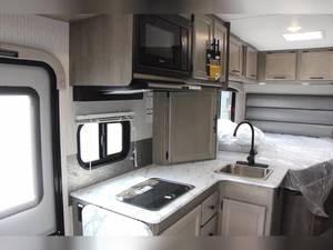 Luxury Family Motorhome Cross Trail 20CB para Premium Camping y Caravan Adventures - Product Image 5