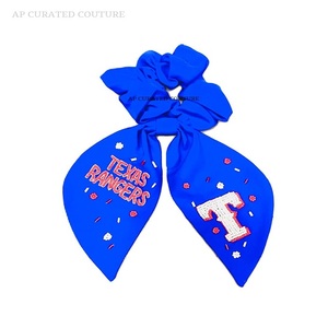 Venta al por mayor 2025 personalizado con cuentas Scrunchie caliente pinza de pelo de tela para el día deportivo eventos día deportivo evento accesorio para el cabello - Product Image 2