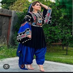 Tailles et couleurs personnalisables Vente en gros Salwar Kameez traditionnel afghan pour femmes Tissu filet respirant fabriqué au Pakistan - Product Image 4