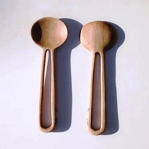 Mirha International Handicraft - Juego de Ensaladera de Madera Hecha a Mano, Natural, con 2 Espátulas, Utensilios Hechos a Mano Sostenibles - Product Image 5