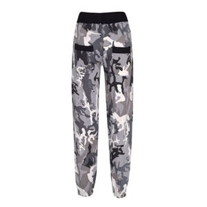 ชุดเสื้อฮู้ดสีขาวดำ สกรีนโลโก้ตามสั่ง ล้างสีแบบซันเฟด ผลิตโดยโรงงานเสื้อฮู้ด ขายส่ง เสื้อฮู้ดผู้ชายผ้าฝ้ายเนื้อหนา - Product Image 3