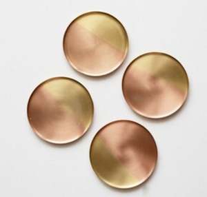 Ensemble de sous-verres en laiton artisanaux, modernes, écologiques, protecteurs et décoratifs, taille et diamètre personnalisables - Product Image 1