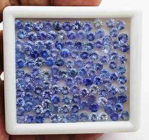 Pierre précieuse naturelle Tanzanite, pierre brute ronde de couleur bleue, traitée thermiquement, 4x4 mm, lot par Mehrajudin Gems pour la fabrication de bijoux de luxe - Product Image 1
