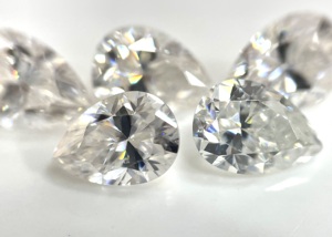 มอสซาไนต์ทรงลูกแพร์สีขาว E-f ขนาด 6x8 มม. คุณภาพ VS - มอสซาไนต์สีขาว E-f แบบเม็ดเดี่ยว - Product Image 3