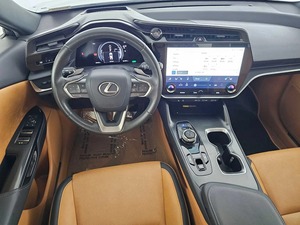 SUV électrique compact de luxe d'occasion 2023 RZ 450e Édition Premium - Product Image 4