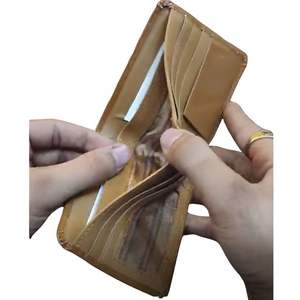 Cartera Bifold de Cuero Marrón Premium para Hombre, Acabado Brillante Elegante, Diseño Profesional, Accesorio de Bolsillo Delgado y Ligero para Uso Diario - Product Image 3