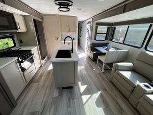 Nouvelle caravane de camping 2027 Fo_forest River Rockwood Ultra Lite 2608BS - Product Image 4